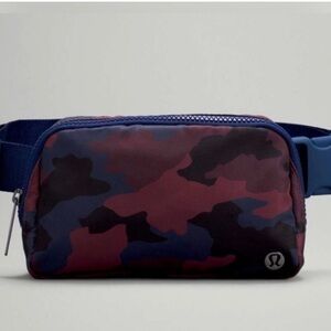 lululemon athletica Maroon Navy Camouflage Crossbody Belt Bag